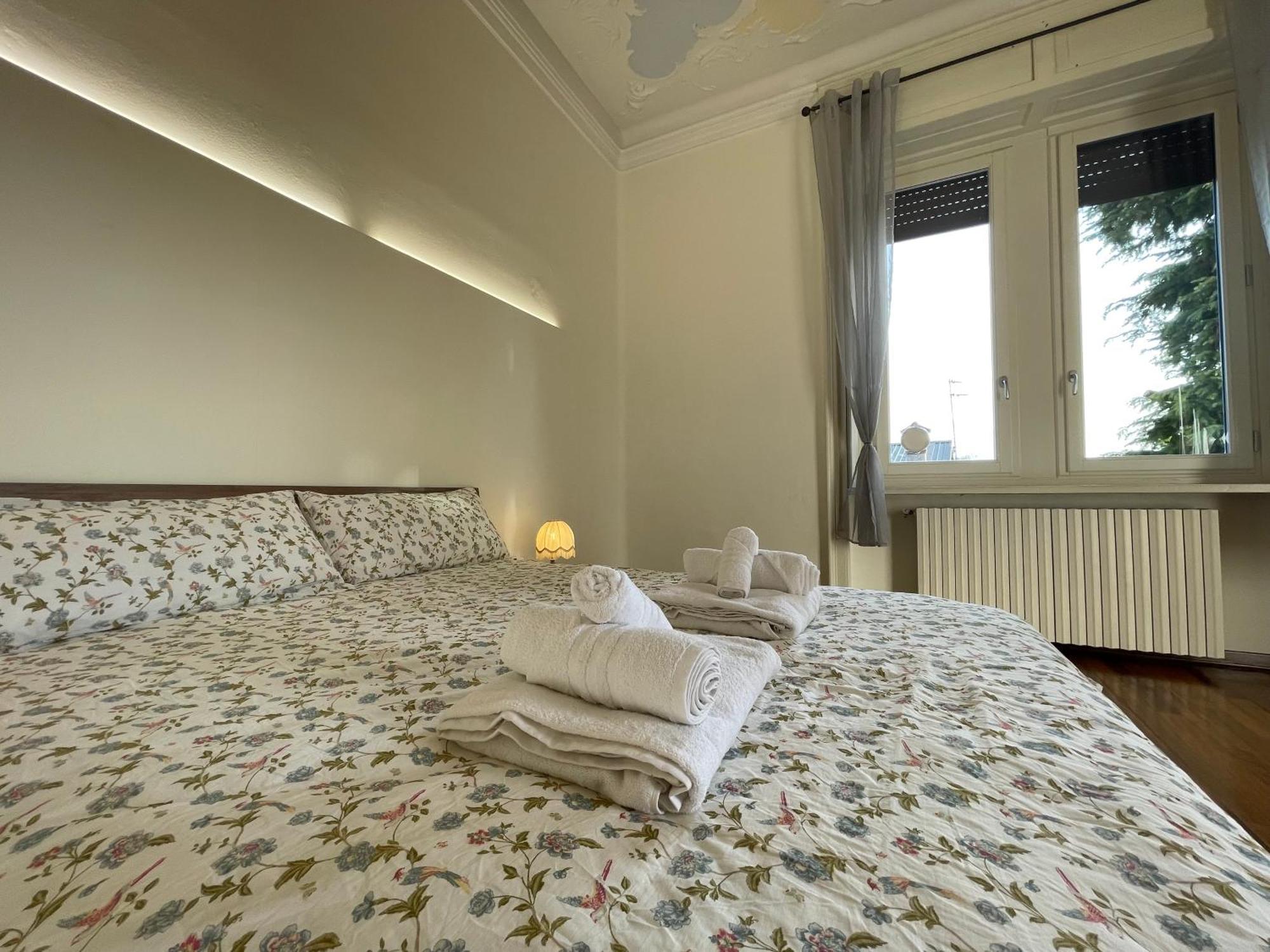 Bg Central Royal Suite Con Parcheggio - Vista Citta Alta แบร์กาโม ภายนอก รูปภาพ