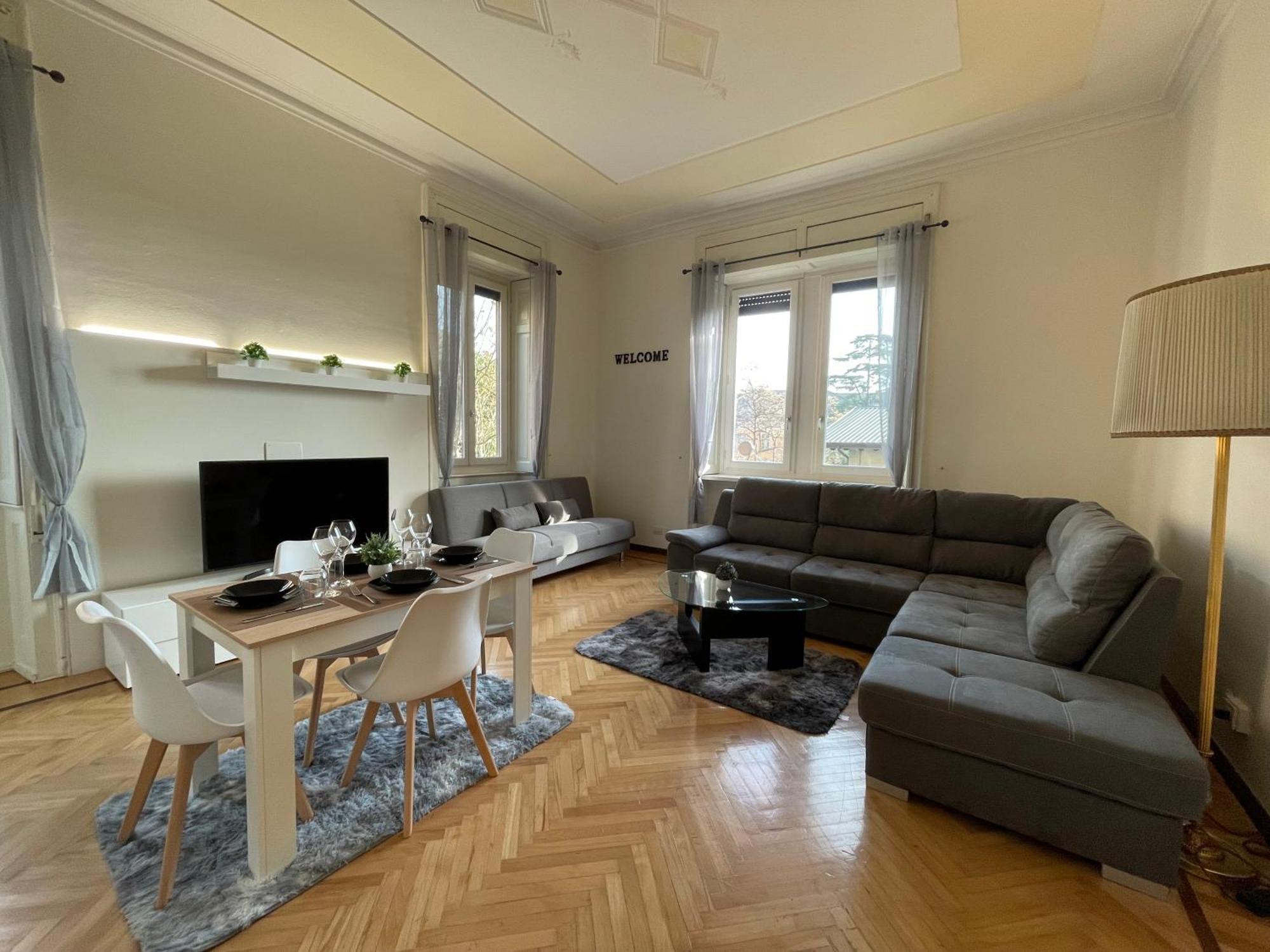 Bg Central Royal Suite Con Parcheggio - Vista Citta Alta แบร์กาโม ภายนอก รูปภาพ