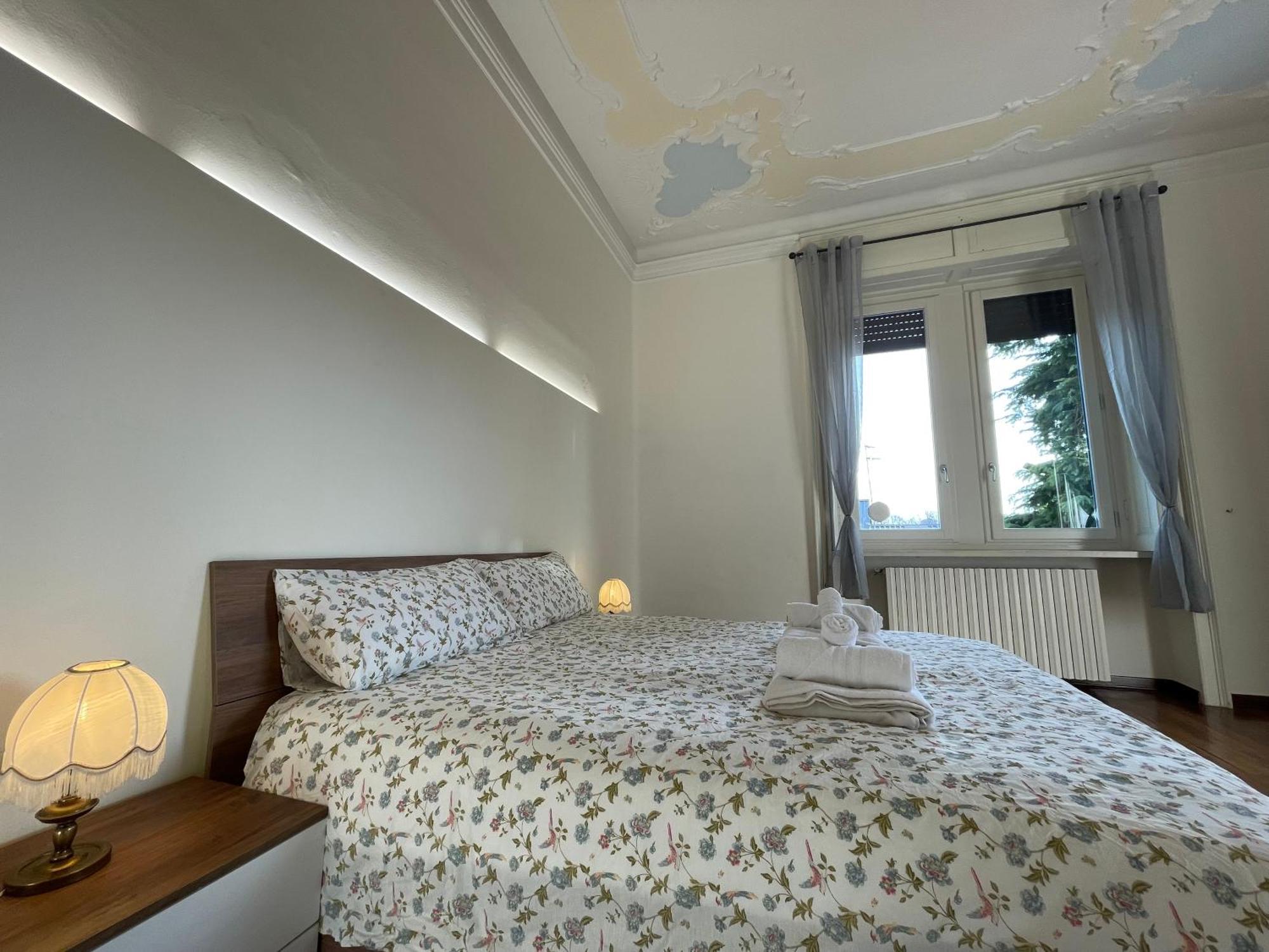 Bg Central Royal Suite Con Parcheggio - Vista Citta Alta แบร์กาโม ภายนอก รูปภาพ