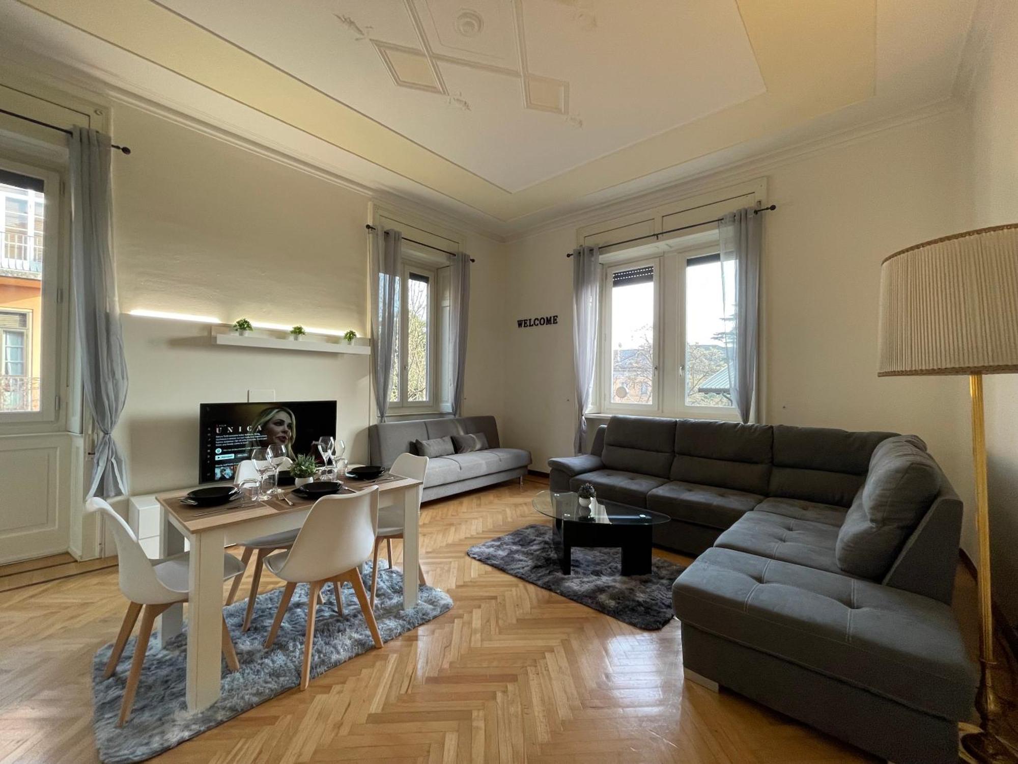 Bg Central Royal Suite Con Parcheggio - Vista Citta Alta แบร์กาโม ภายนอก รูปภาพ
