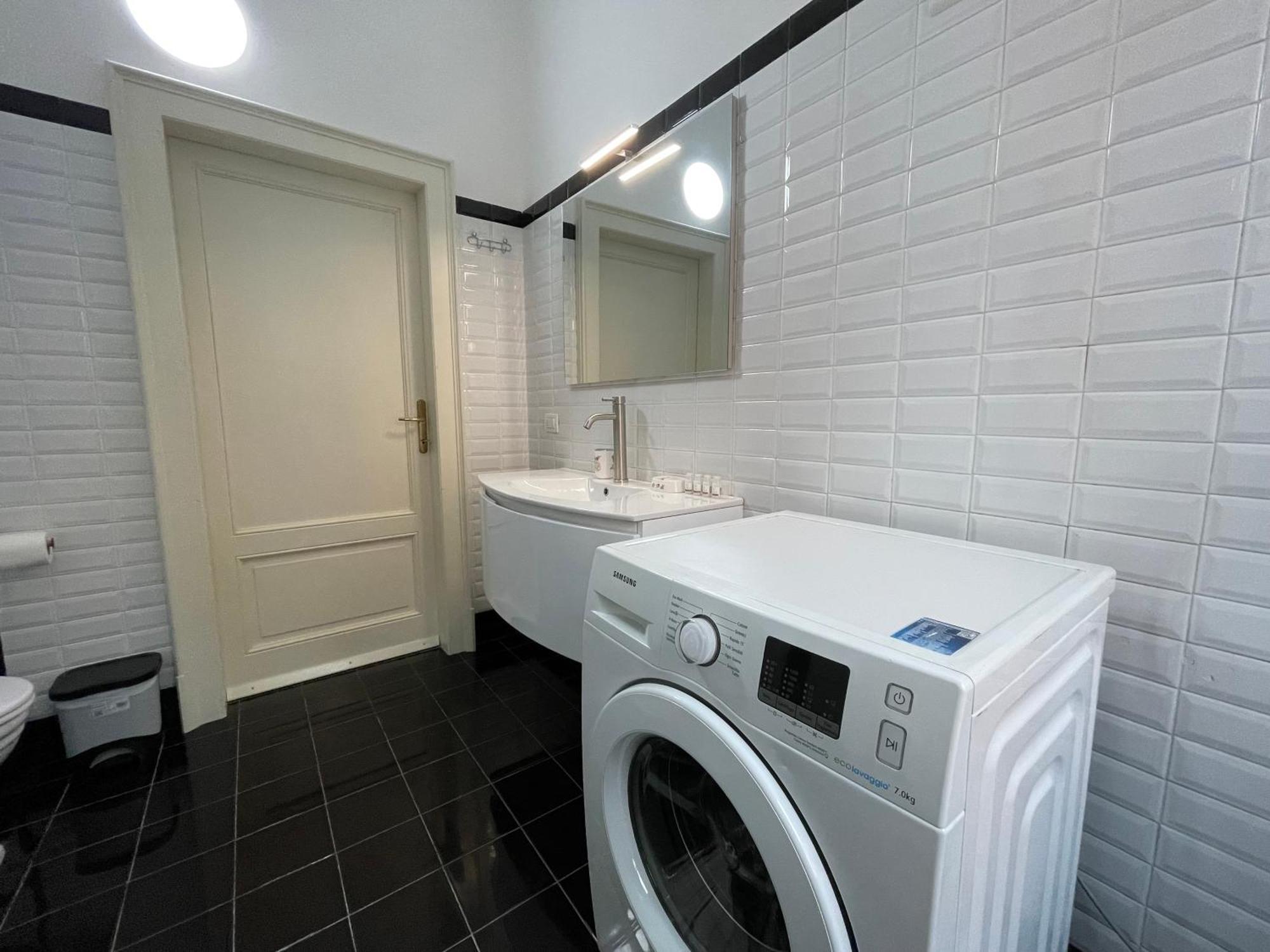 Bg Central Royal Suite Con Parcheggio - Vista Citta Alta แบร์กาโม ภายนอก รูปภาพ